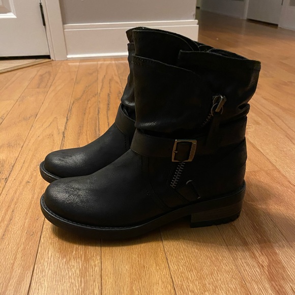 Brand New Boots - Picture 1 of 2